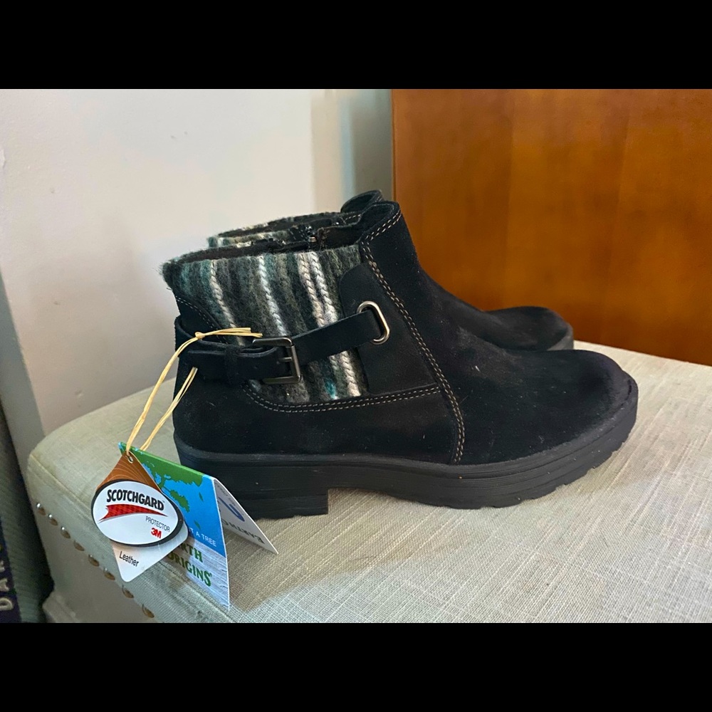 Earth Origins black leather ankle boots
